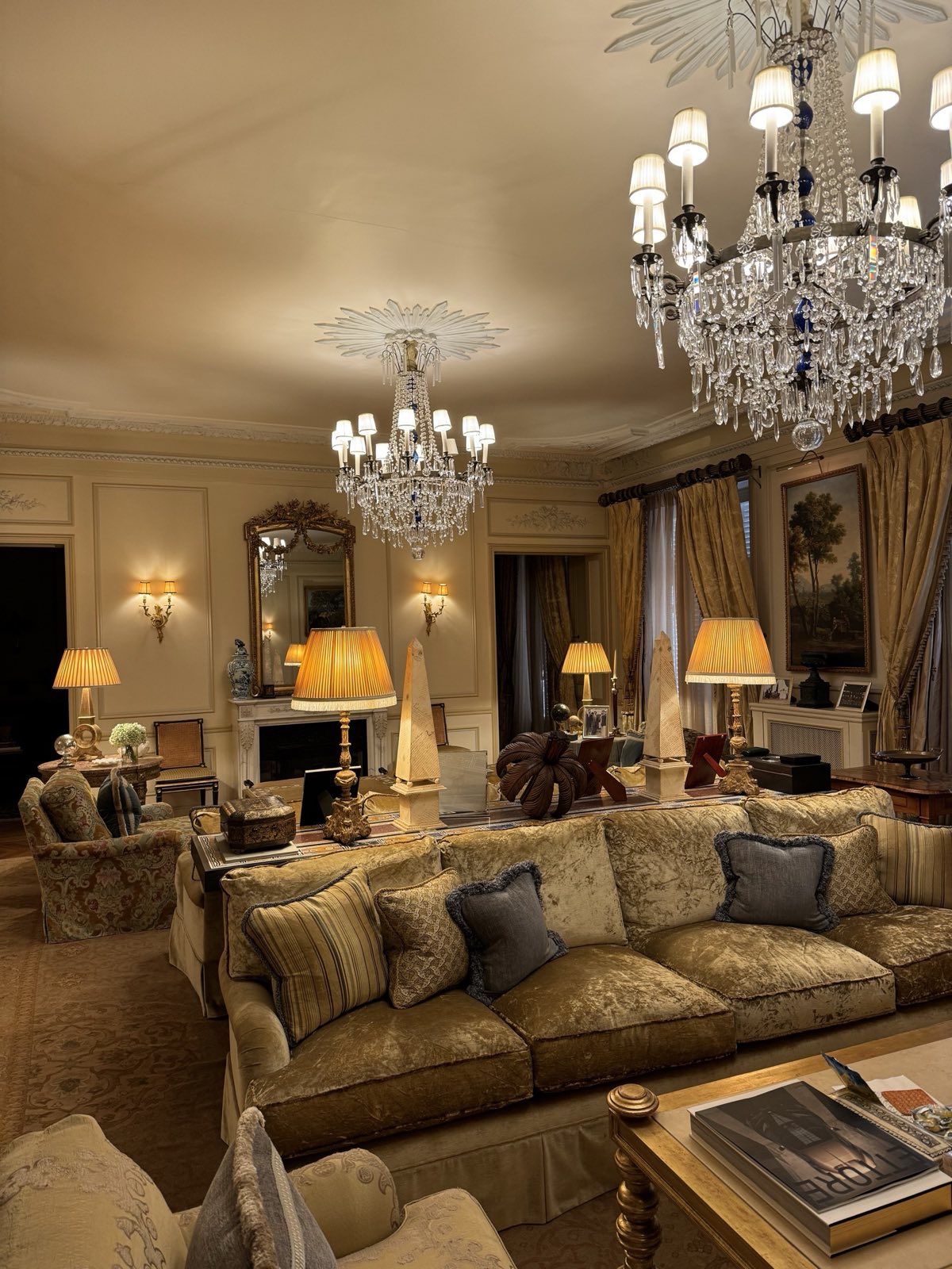 Salle à manger résidence familiale Neuilly-sur-Seine, déménagement résidentiel Griffon Movers